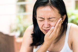 Woman with oral pain